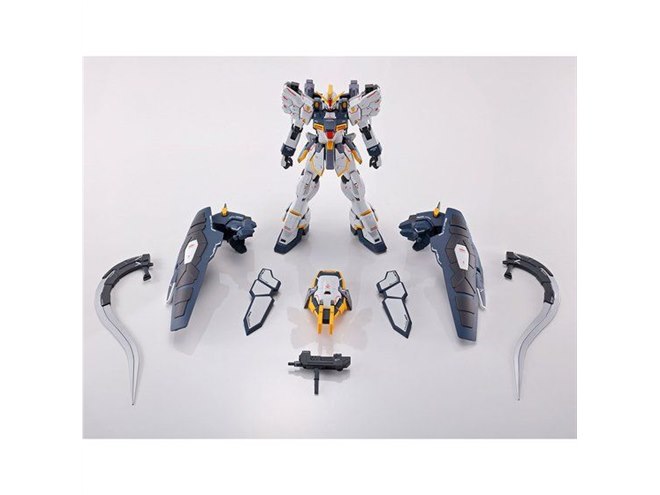 バンダイ、アーマディロ装備の「ガンダムサンドロックEW」MGガンプラ