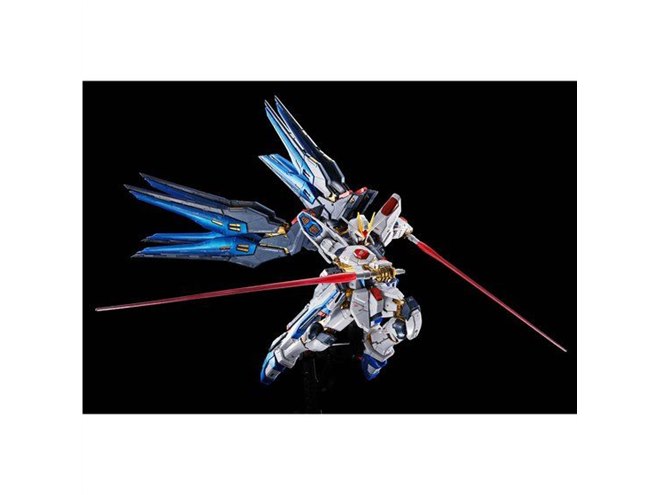 チタニウムフィニッシュの特別仕様ガンプラ「ストライクフリーダム