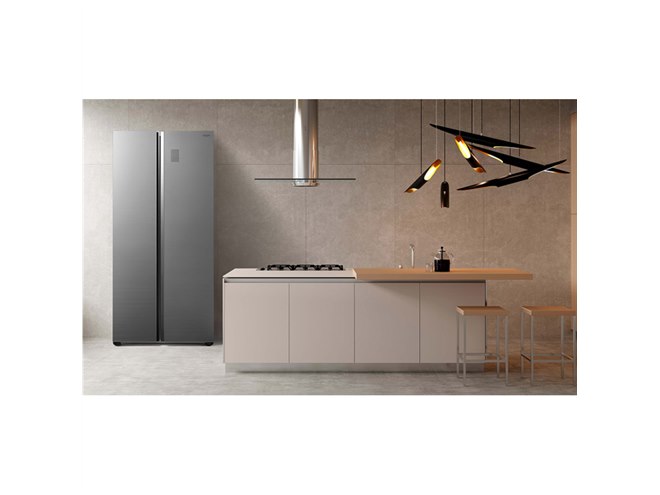 AQUA、庫内を縦に2分割した「Side by Side」採用の冷凍冷蔵庫を本日10