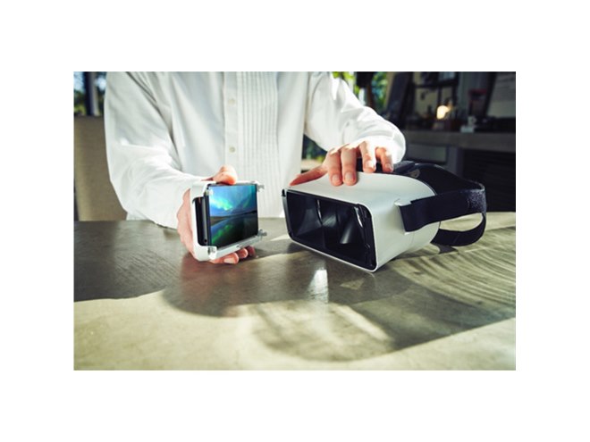 ドコモ、Xperiaスマホ専用の8K HDR対応VRヘッドセット「Xperia View