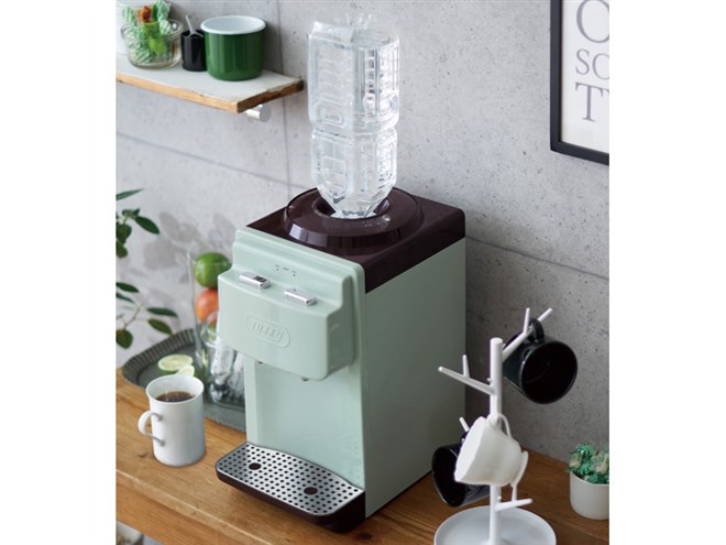 2Lペットボトルをセットできる卓上型「Toffy ウォーターサーバー」が