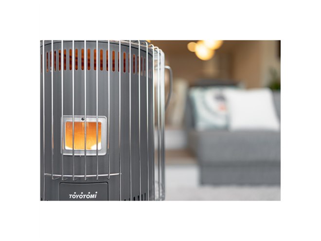 トヨトミ、高火力のラウンド型石油ストーブ「KS-67H」に新色グレー