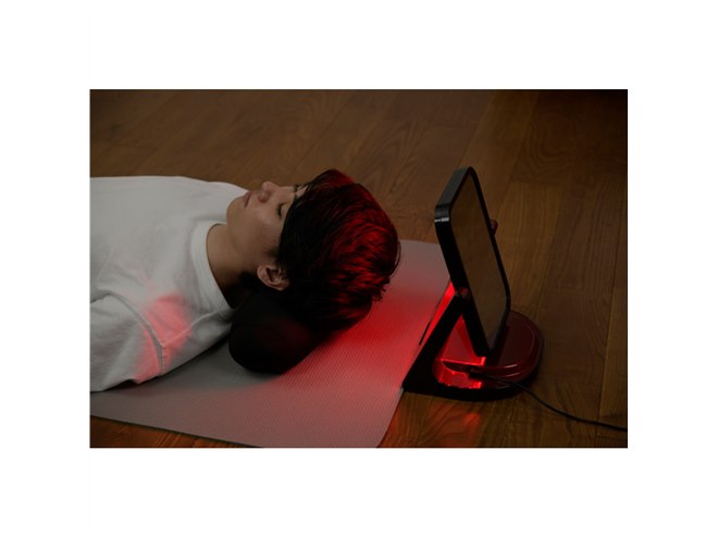 アデランス×シャープ、プラズマクラスター搭載のLED美容照射パネル