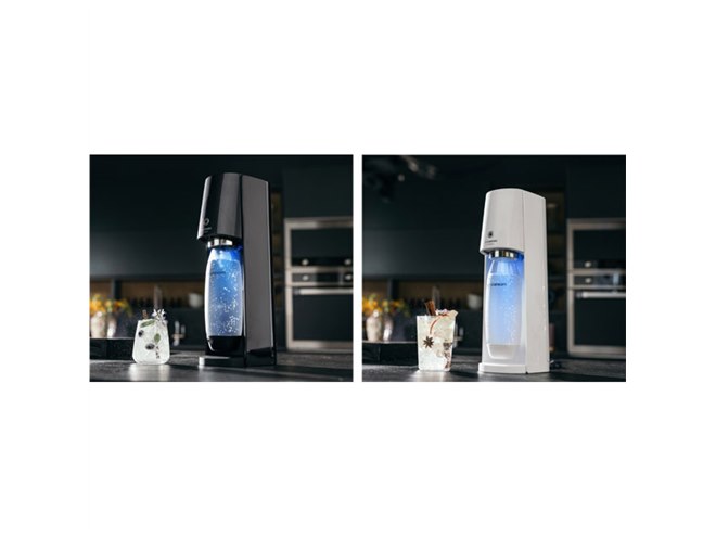 ワンタッチで炭酸を注入して強さも選べる、電動ソーダストリーム「E