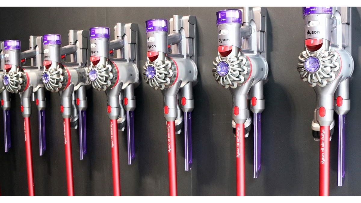 強い”のに小さくて軽くて静か！ ダイソンの日本専用「Dyson V8 Slim