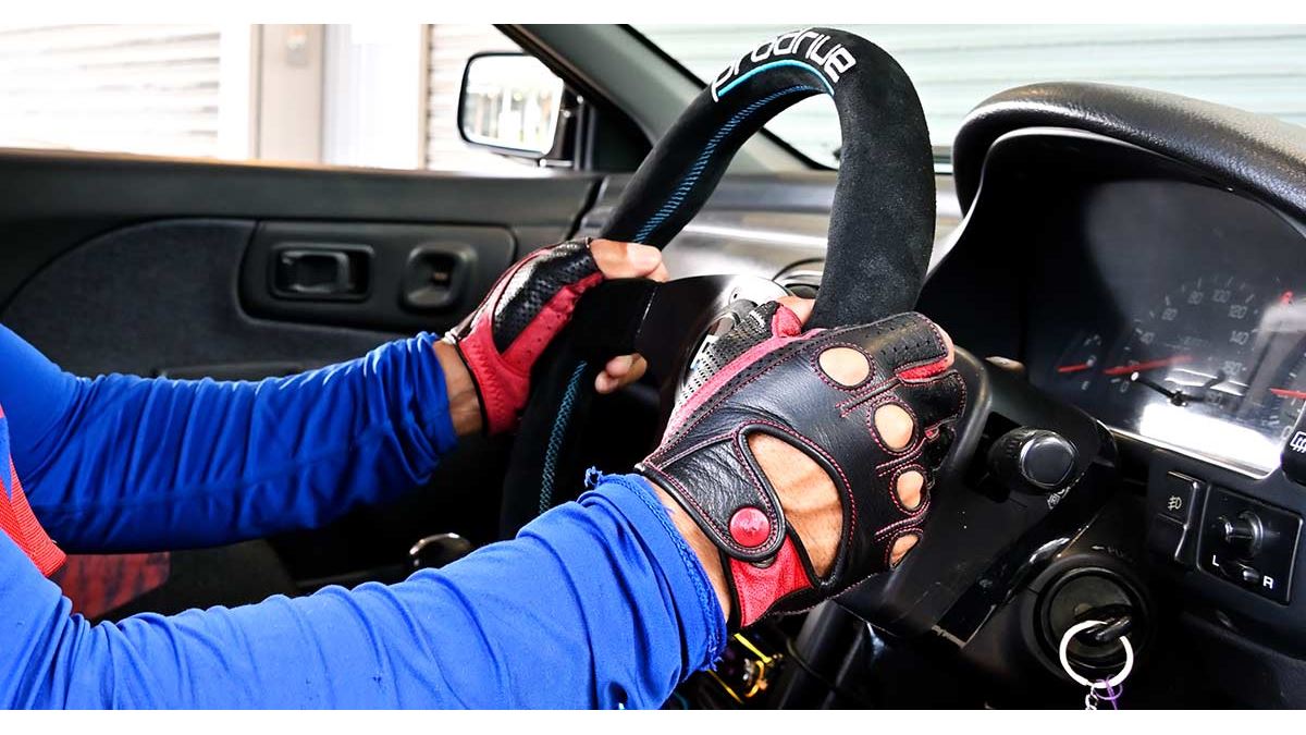 プロドライブ」のステアリングに交換したら、握り心地と操舵感が激変