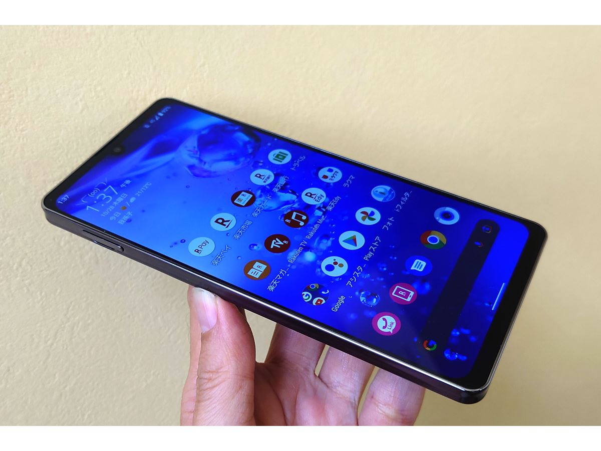 約146gの軽さで機能性も十分！ シャープ「AQUOS zero6」レビュー