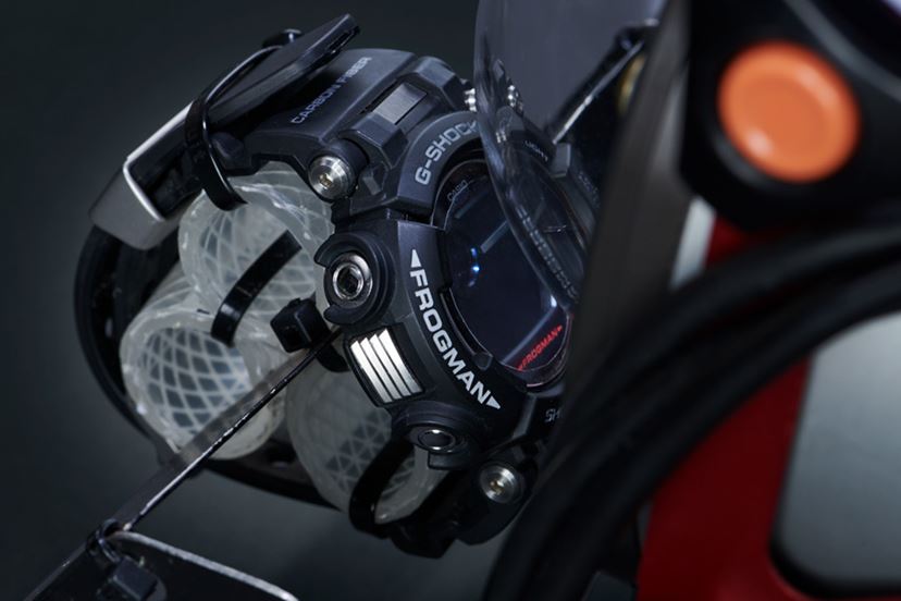 南極調査を成功させたG-SHOCK ｢FROGMAN」の“無人探査機カラー” - 価格