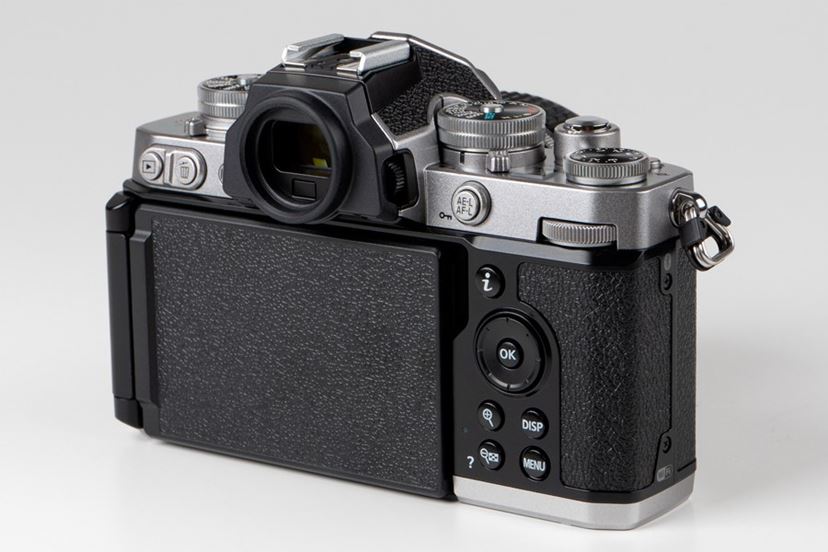 話題沸騰のニコン「Z fc」レビュー。持つ喜び、撮る楽しみを味わえる