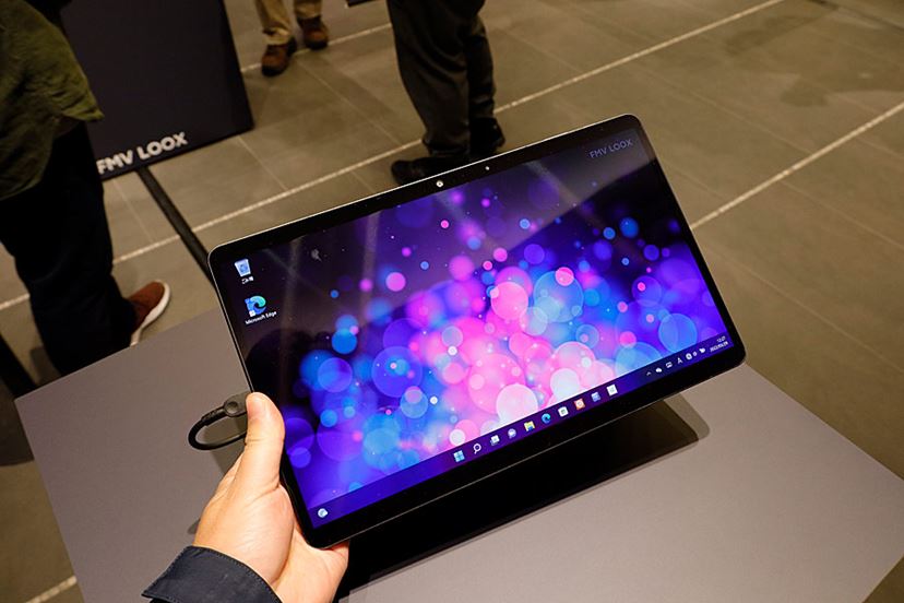 11年ぶりの復活！ 世界最軽量約599gの13.3型Windowsタブレット「FMV
