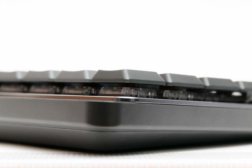 ロジクールの薄いメカニカルキーボード「MX MECHANICAL」レビュー。茶