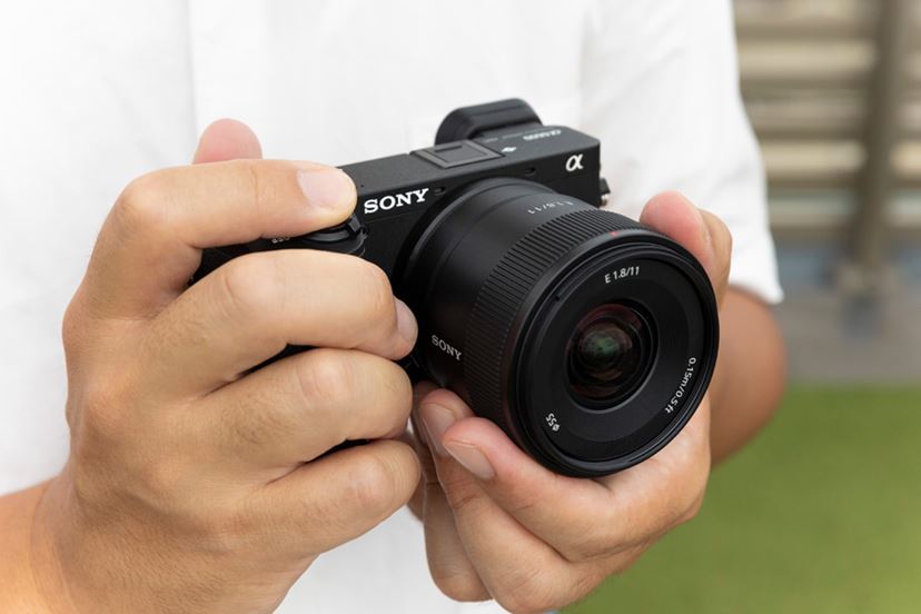 ソニー「E 11mm F1.8」で古刹や植物園をスナップ！ 近接撮影でも活躍