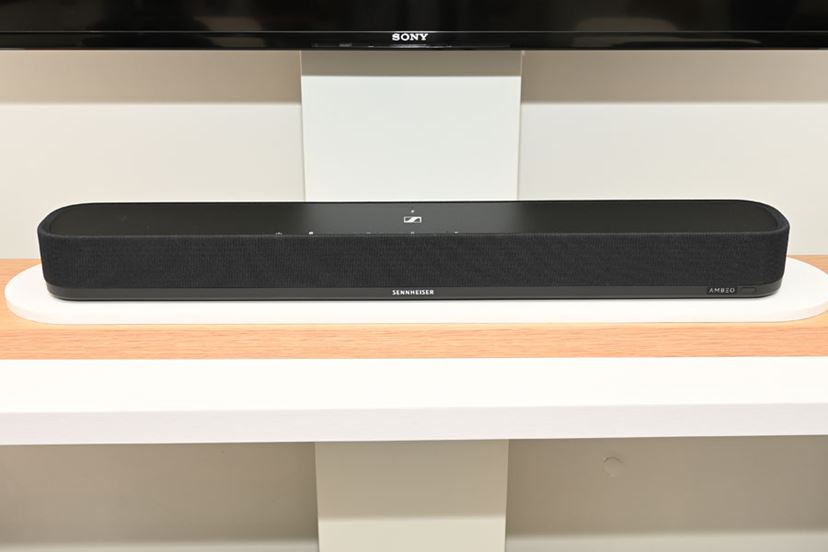 小さくても7.1.4ch対応。横幅約70cmのサウンドバー「AMBEO Soundbar