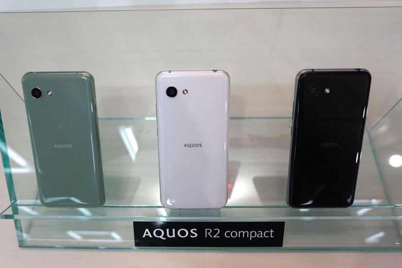 小さなボディに高性能を凝縮！ シャープ「AQUOS R2 compact」が登場