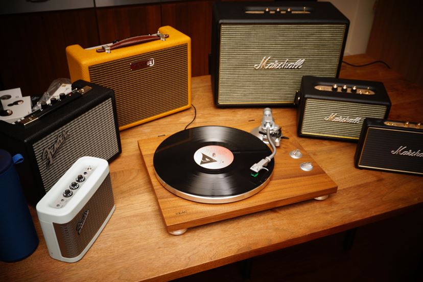 Fender/Marshallのギターアンプ型Bluetoothスピーカーでアナログ