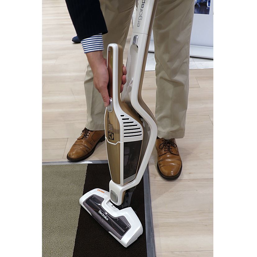 布団掃除も！ 「3in1」に進化したエレクトロラックスのスティック