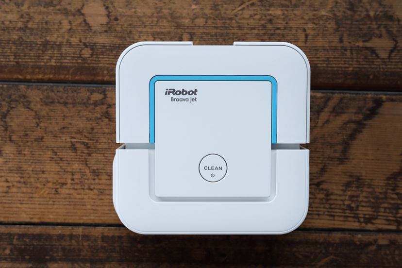 ピュッと水吹く！ 床拭きロボット「iRobot ブラーバジェット240」を