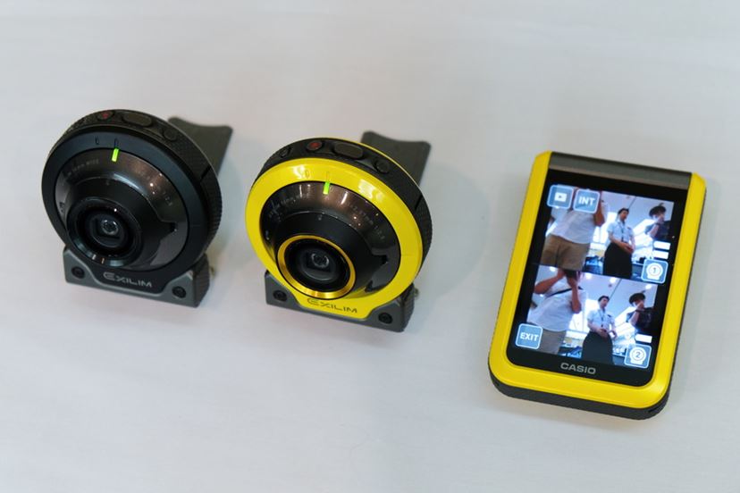 2つのカメラ部を使って360度の全天球撮影ができる、カシオの新フリー