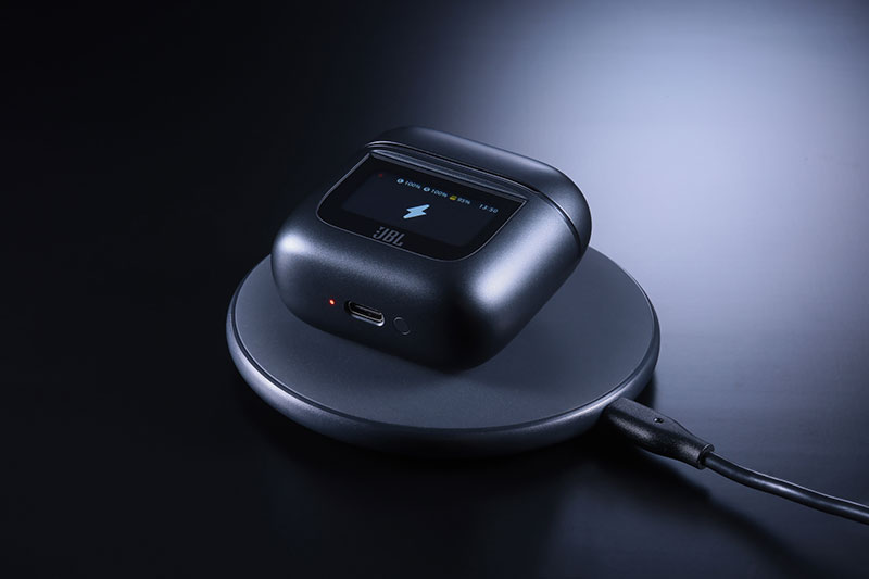 価格.com - [PR企画]JBL「TOUR PRO 2」が創る完全ワイヤレスイヤホンの