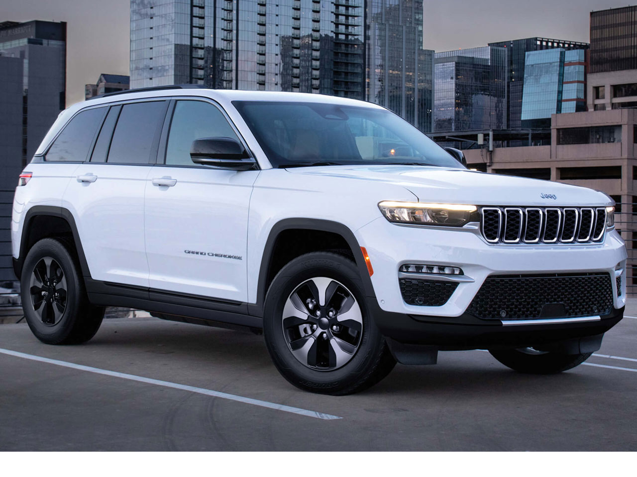 ジープ グランドチェロキーの価格・新型情報・グレード諸元 価格.com