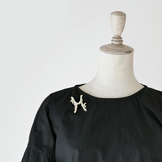 J0481 1970年代Sarah's A.B.C's“H”ゴールドブローチ - ロンドン