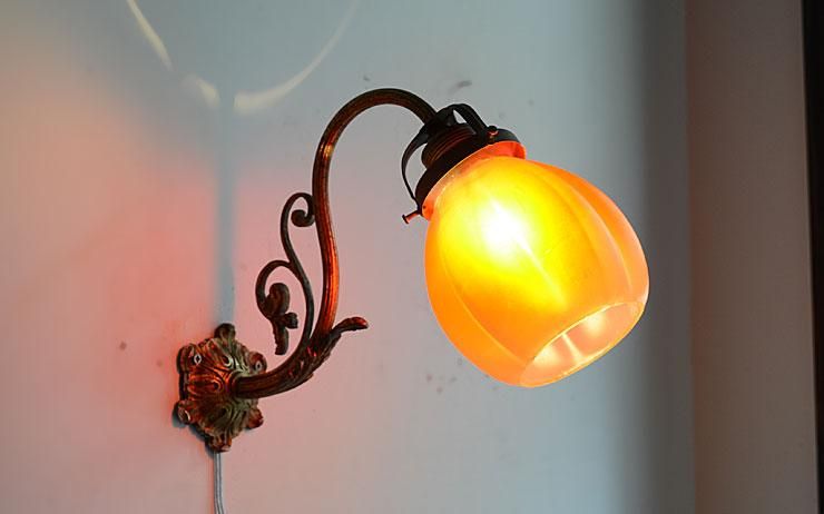 ブラッドオレンジ色ガラスシェード 真鍮ウォールランプ｜アンティーク
