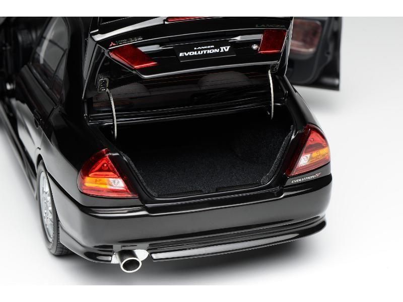 モーターヘリックス】 1/18 三菱 ランサーエボリューション Ⅳ