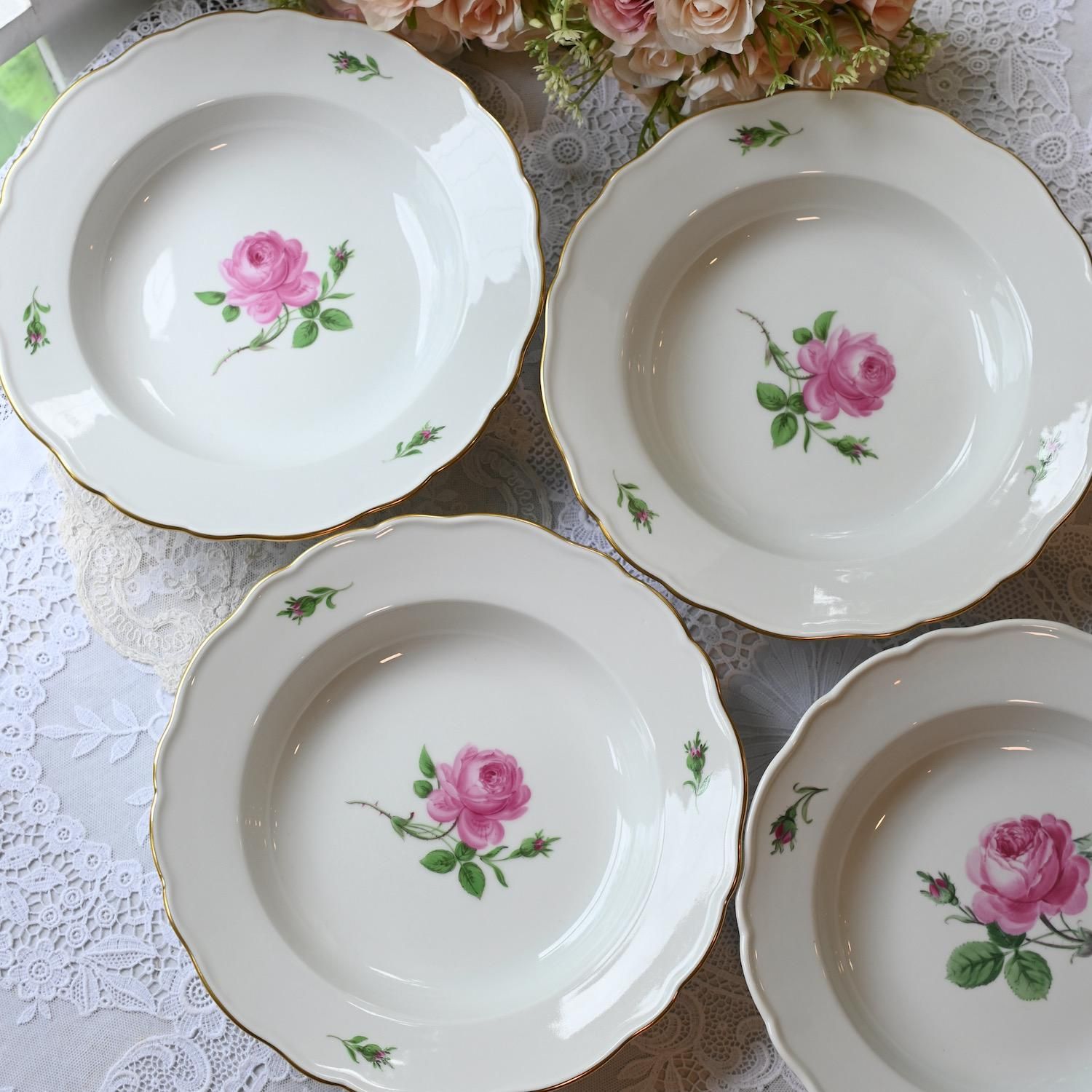 マイセン 金彩とピンクのバラ模様のスープ皿（大）単品をイギリス