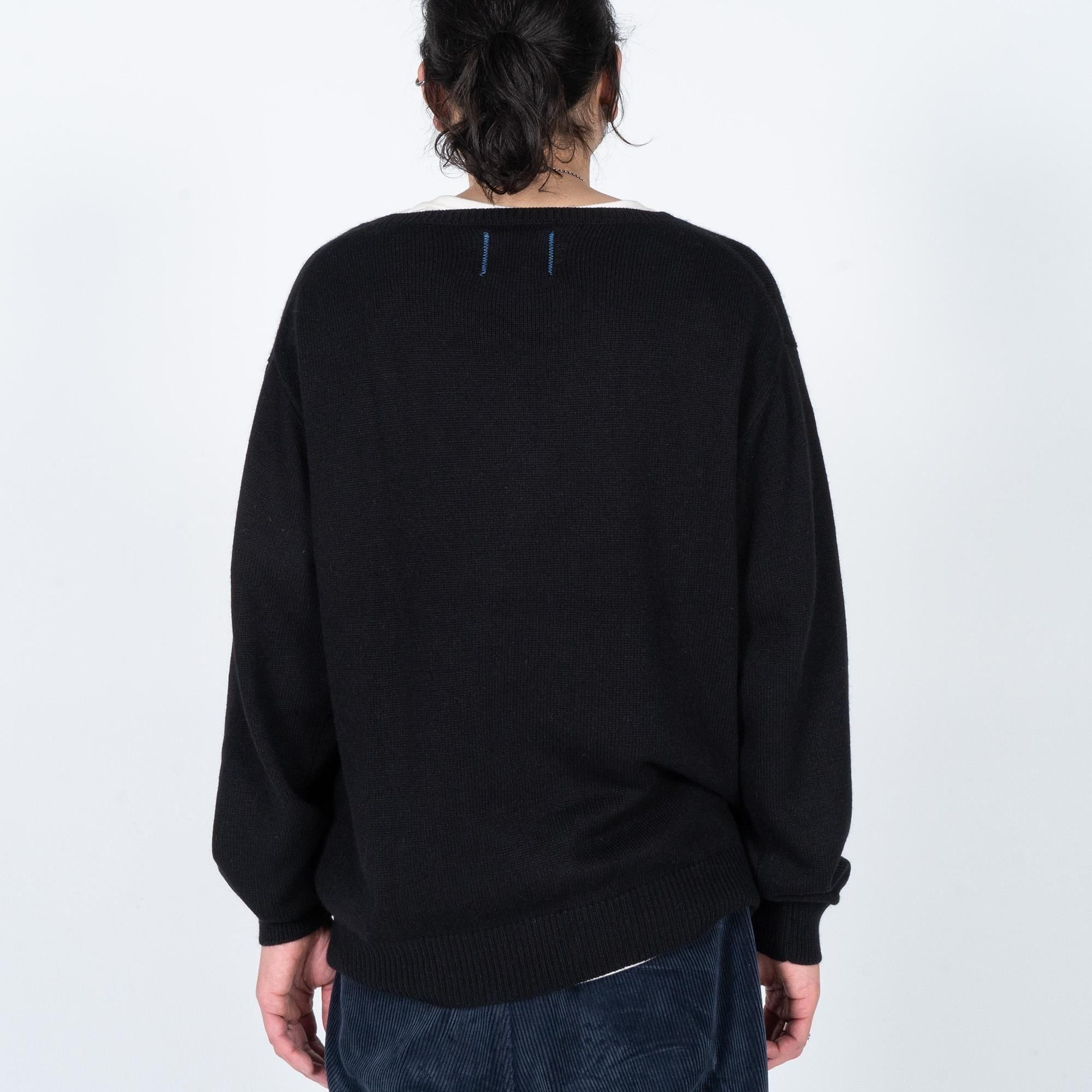 GAVIAL Vネックニット | ブラック - MESSAROUND