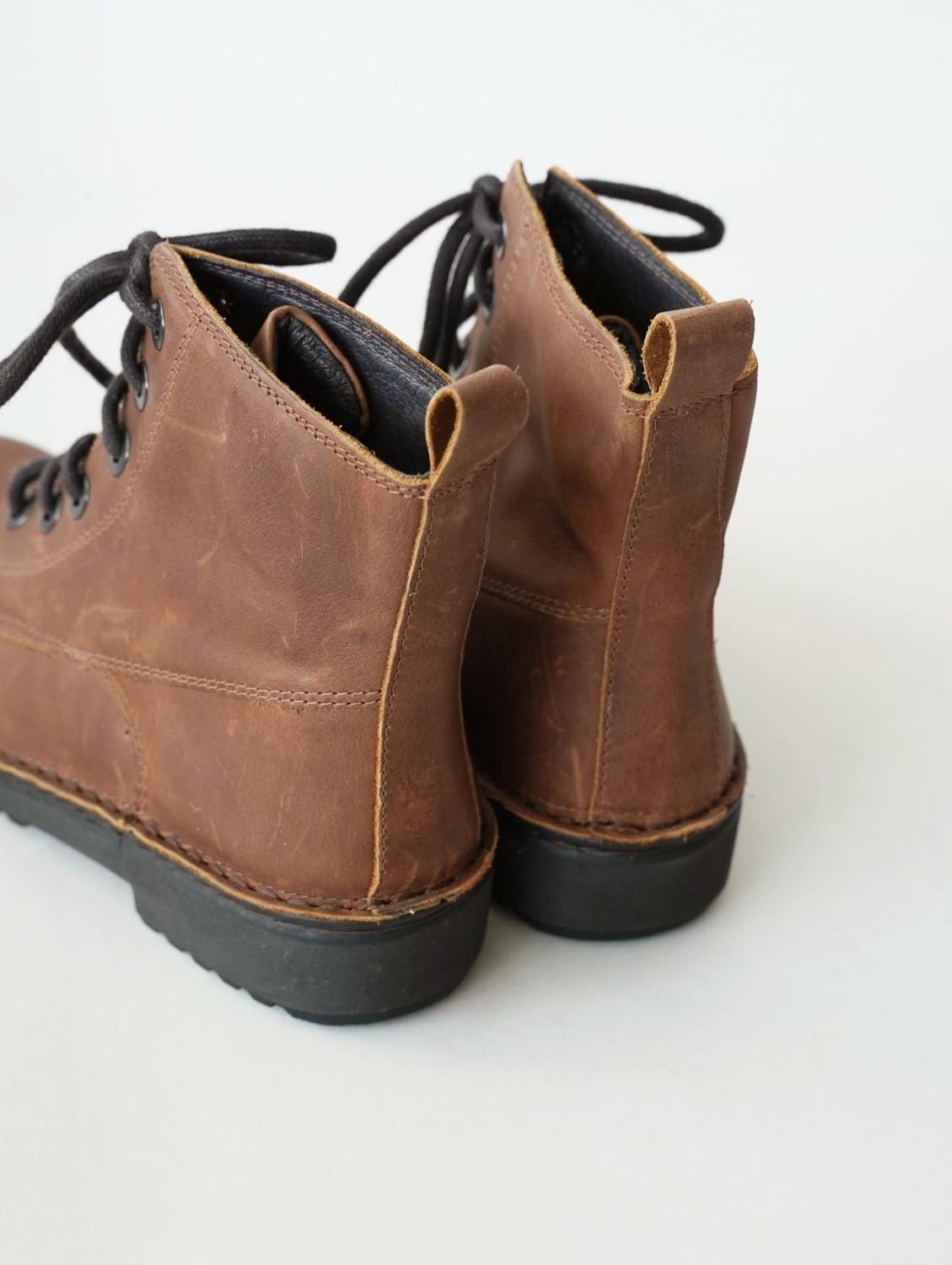 CLAUDIA / Saddle Brown - NAOT ナオトジャパン オンラインショップ