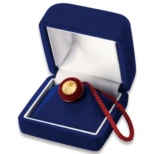 叙勲バッチ・菊紋純金張（エンジ） - 叙勲・褒章・叙位ショップ