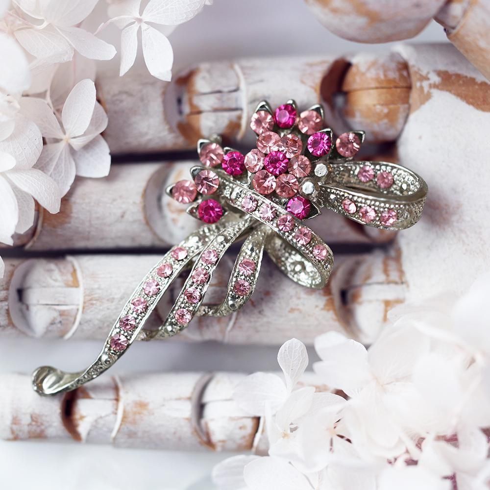 ピンク色硝子のリボンブローチ - 海福雑貨通販部