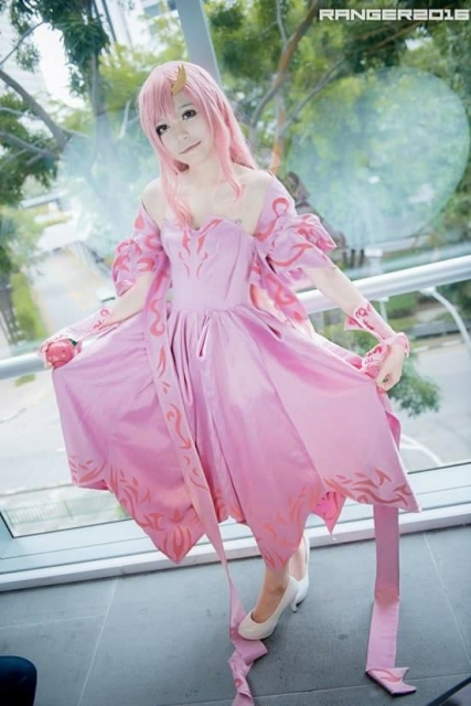 機動戦士ガンダムSEED』ラクス・クラインの美しいコスプレ特集