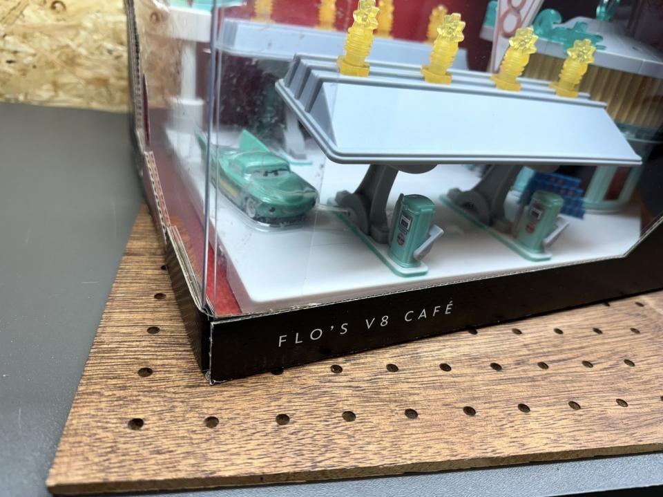 PRECISION SERIES FLO'S V8 CAFE