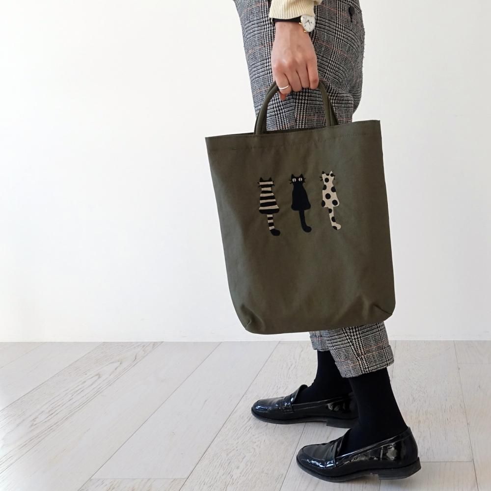 仲良し猫 刺繍Tマチ付ポーチ （カーキ）(完売) - Atsuko Matano 公式