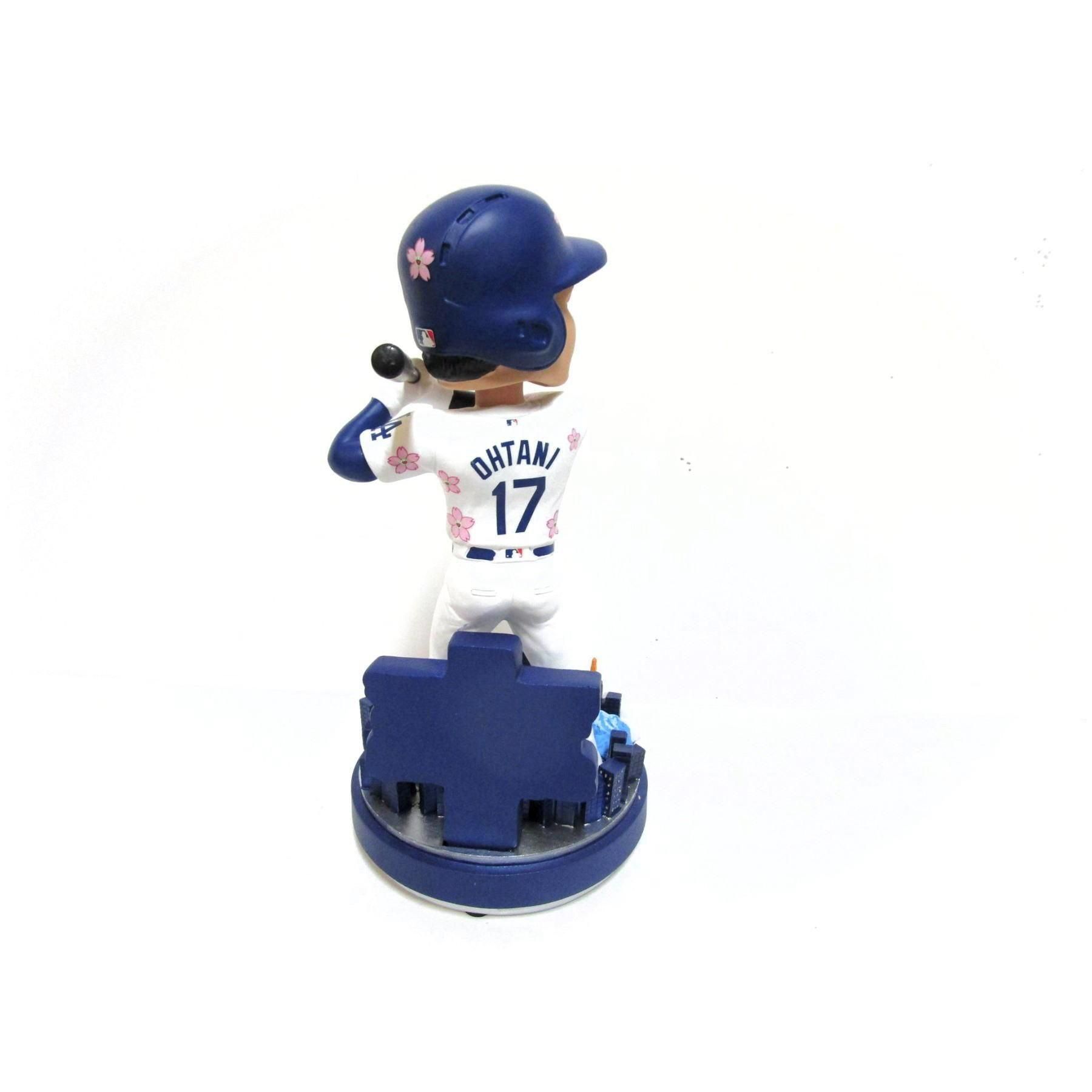 村上隆 x 大谷翔平 ボブルヘッド | 限定3117体 - FAR-OUT