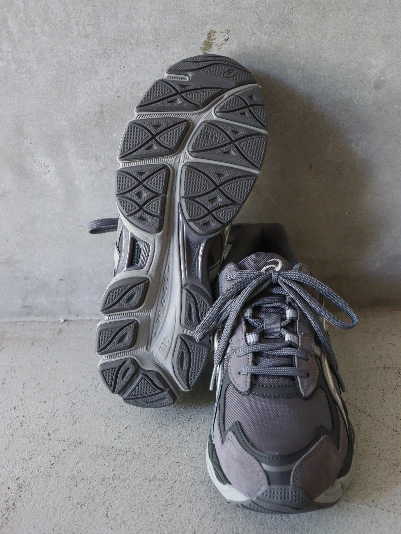ASICS（アシックス）GEL-NYC 2055 / CARBON×CEMENT GREY 公式通販