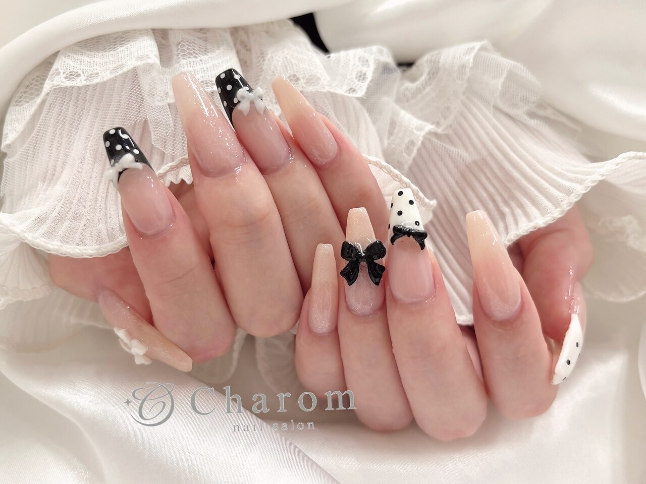 2026年春トレンド】ドットフレンチのネイルデザイン集｜人気順