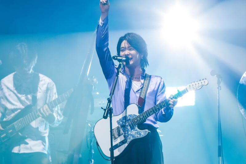 Mrs. GREEN APPLE、音楽イベント〈The Performance〉でNiziUやRIIZEと