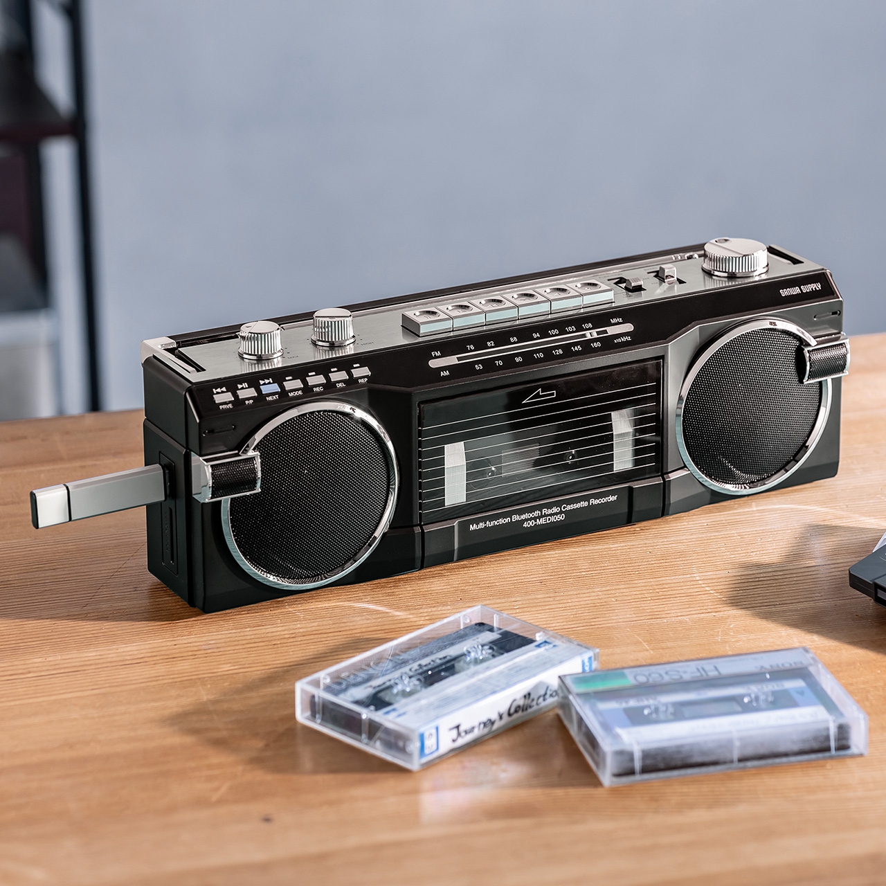 サンワサプライから、80年代風デザインのBluetooth搭載の多機能