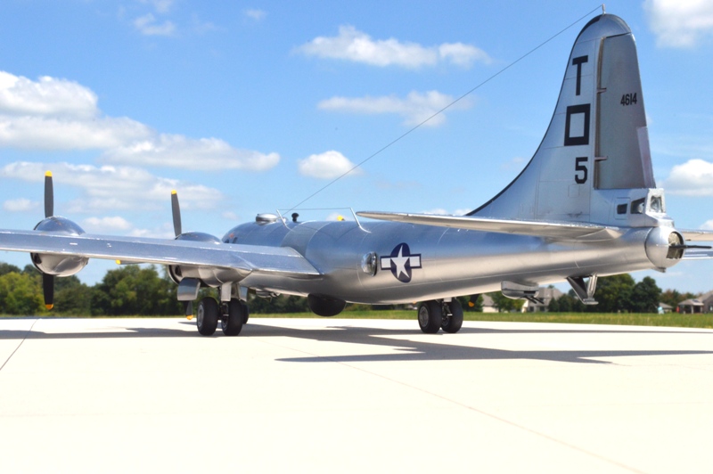 Academy Boeing B-29 Superfortress in 1/72 Scale – Inch High Guy