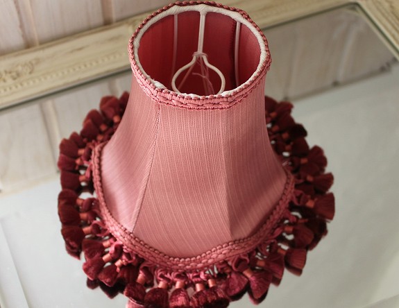 英国アンティーク、深いワインレッドの美しいフリンジ付き布シェード