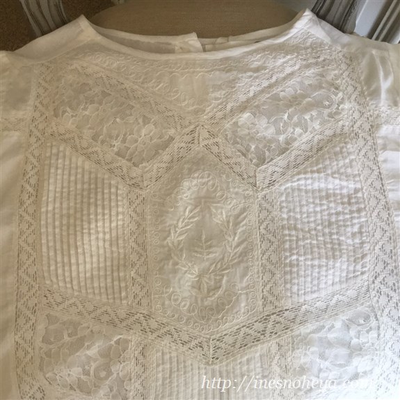 アンティークレースの雰囲気を再現した美しいヴィクトリアンブラウス