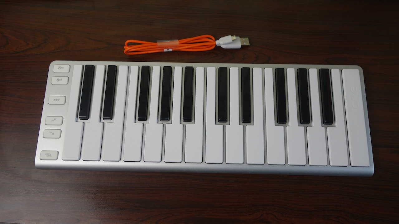 レビュー】コンパクトでスタイリッシュなUSB/MIDIキーボード「CME Xkey