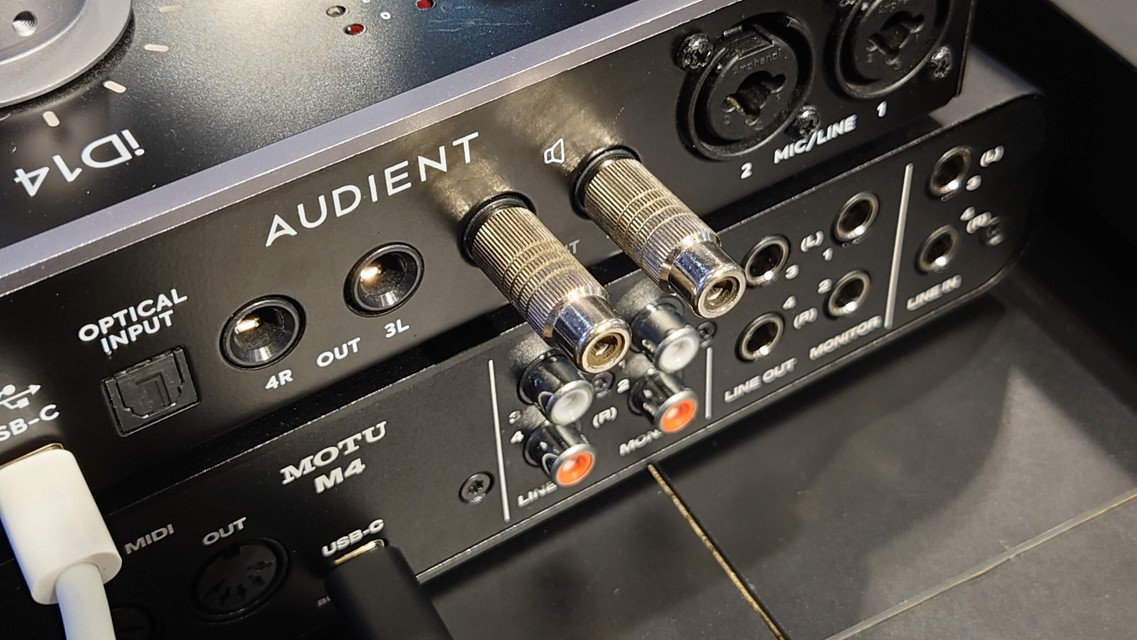 DDJ-FLX4にオーディオインターフェイスを追加して、プロレベルの音質を