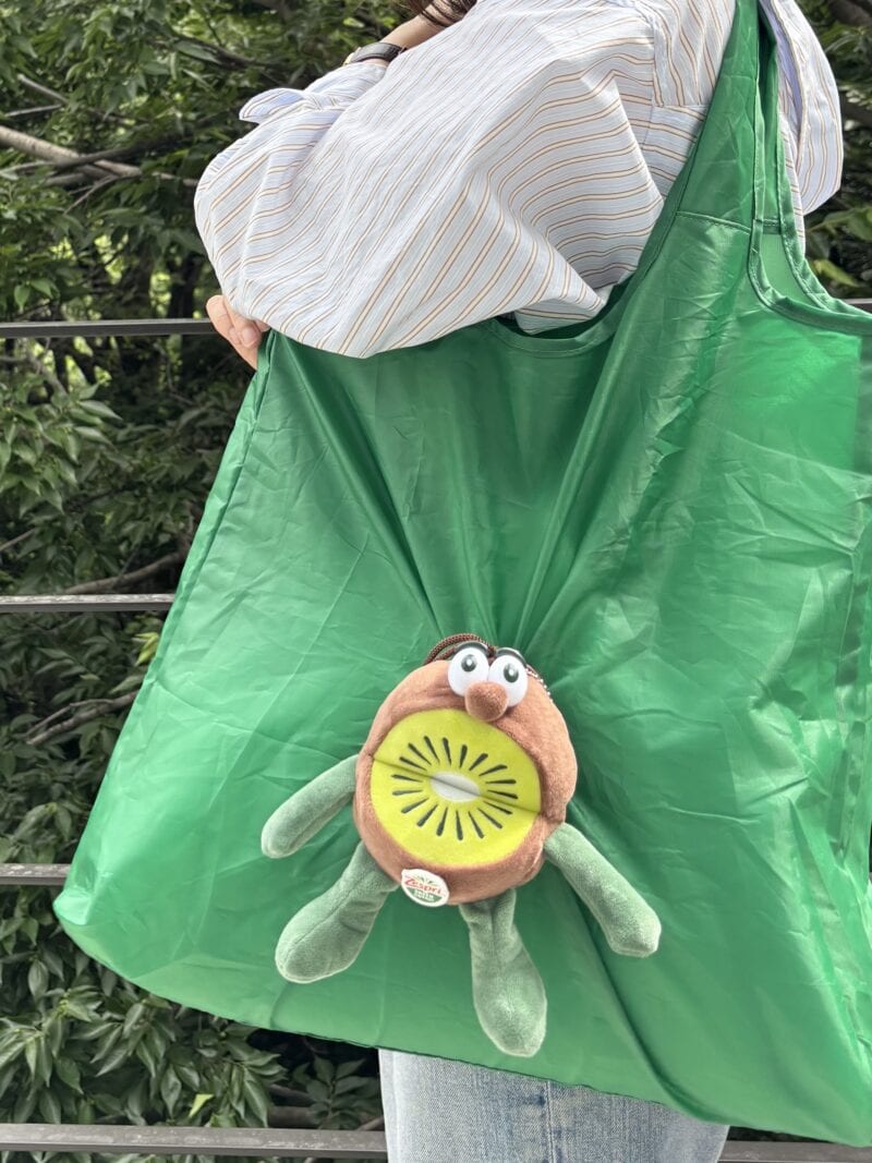 バズり確定！ゼスプリ キウイブラザーズの付録をバッグにじゃら付け