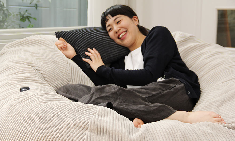 ビーズクッションでは得られない体全体を包んでくれる至福のクッション