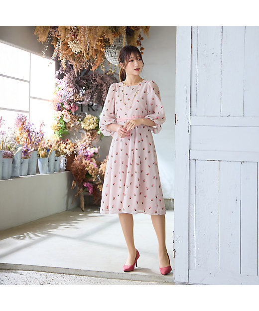 美シルエット】つぼみ刺繍ワンピース（51015501） | Rose