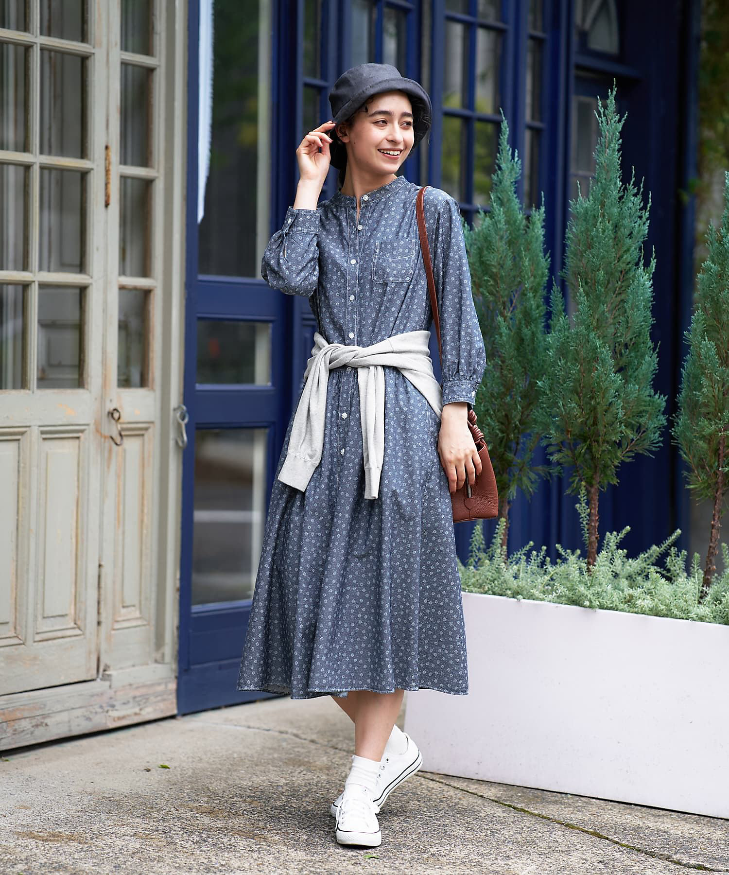 小花柄インディゴデニムのワンピース | CARA O CRUZ (Women)/キャラ