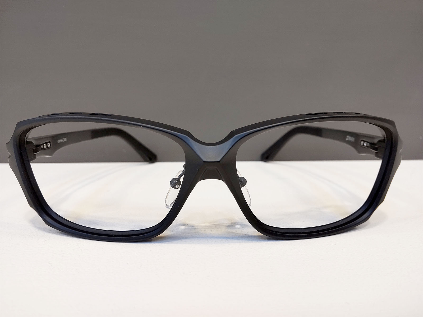 Zeque(ゼクー)製メガネフレーム Zeque SHADE D-2240 – 東京・亀有